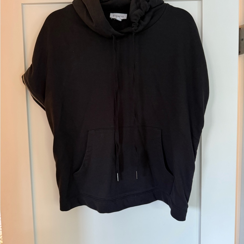 Evereve Black Sleeveless Hooded Sweatshirt with zipper detail on the sides